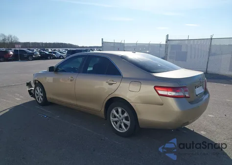 2011 Toyota Camry Le z USA, uszkodzony, nr VIN 4T1BF3EKXBU698739